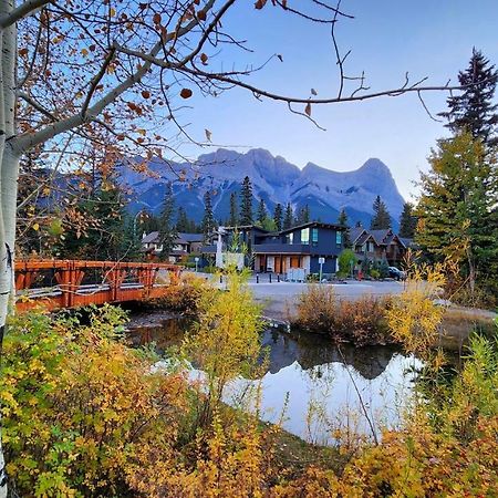 Luxurious Rundle Cliffs Lodge In Spring Creek Canmore Esterno foto