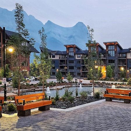 Luxurious Rundle Cliffs Lodge In Spring Creek Canmore Esterno foto
