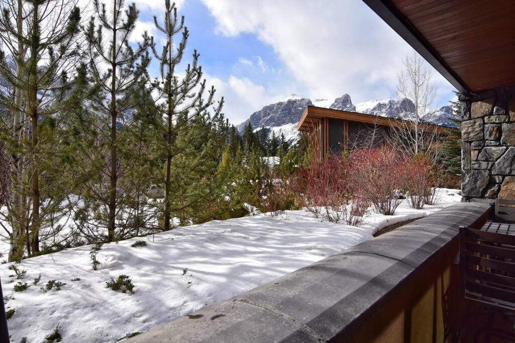 Luxurious Rundle Cliffs Lodge In Spring Creek Canmore Esterno foto