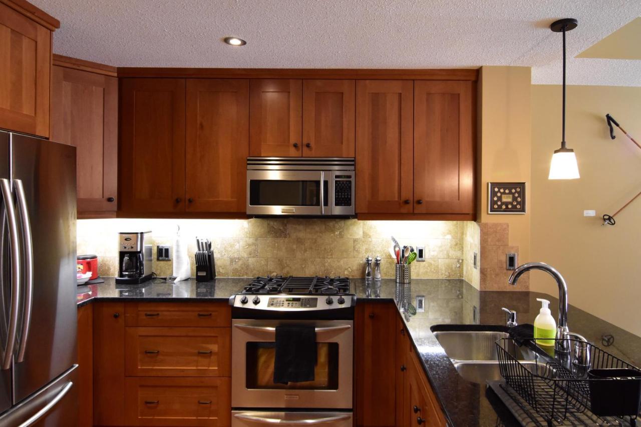 Luxurious Rundle Cliffs Lodge In Spring Creek Canmore Esterno foto