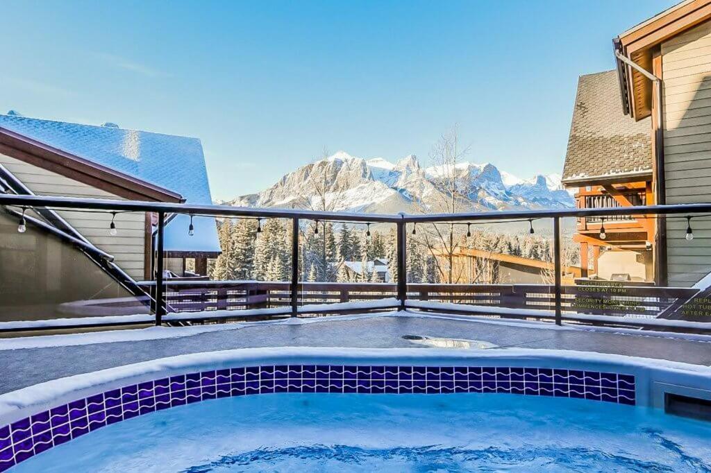 Luxurious Rundle Cliffs Lodge In Spring Creek Canmore Esterno foto