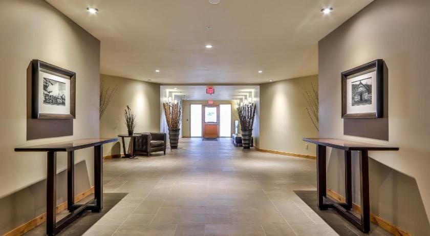 Luxurious Rundle Cliffs Lodge In Spring Creek Canmore Esterno foto
